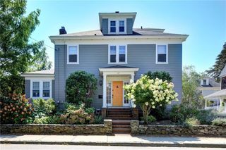 27 Cranston Avenue, Newport, RI 02840