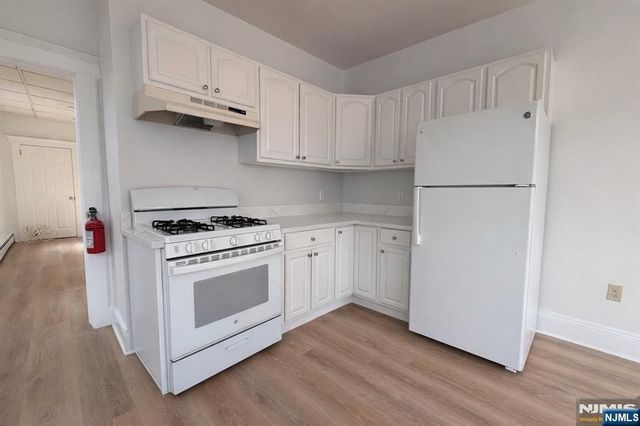 536 Lake Avenue Apt 4, Lyndhurst, NJ 07071