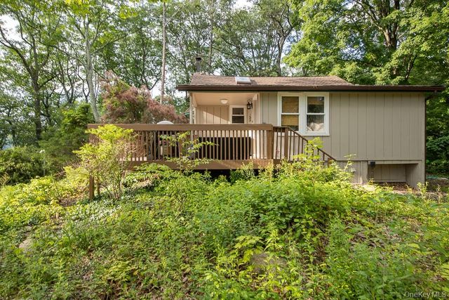 56 Bluff Avenue, Greenwood Lake, NY 10925