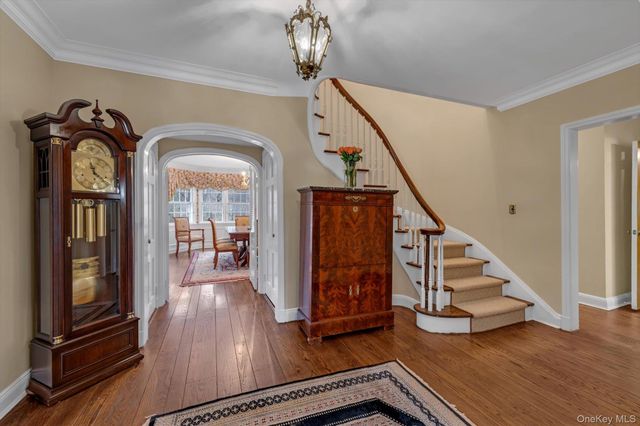 3 Barkers Point Road, Sands Point, NY 11050