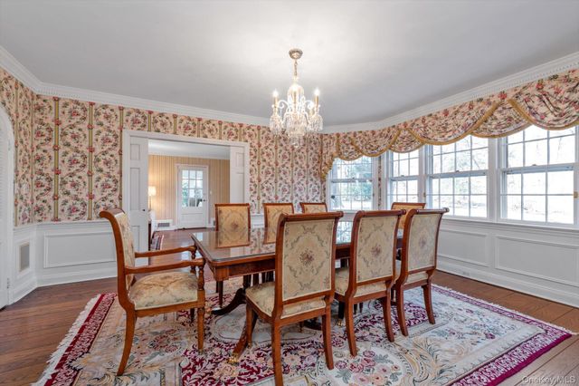 3 Barkers Point Road, Sands Point, NY 11050