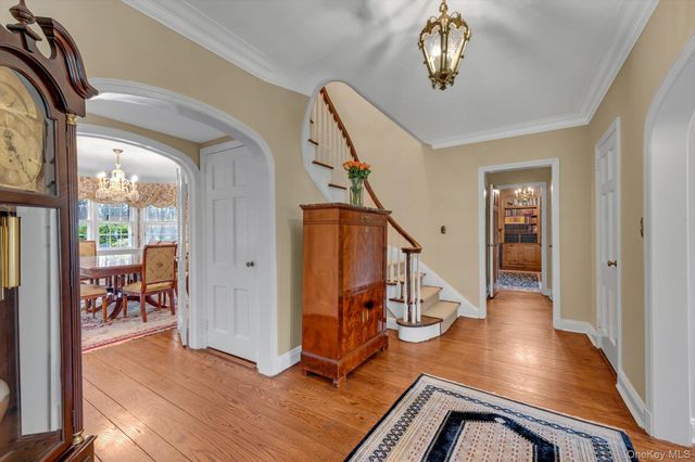 3 Barkers Point Road, Sands Point, NY 11050