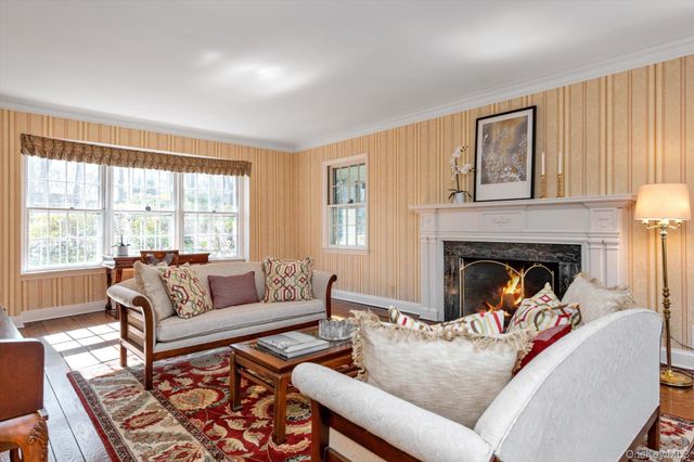 3 Barkers Point Road, Sands Point, NY 11050