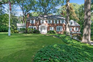 3 Barkers Point Road, Sands Point, NY 11050