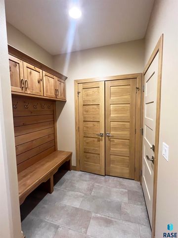 7101 E Copper Stone Cir Circle, Sioux Falls, SD 57110