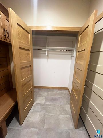 7101 E Copper Stone Cir Circle, Sioux Falls, SD 57110