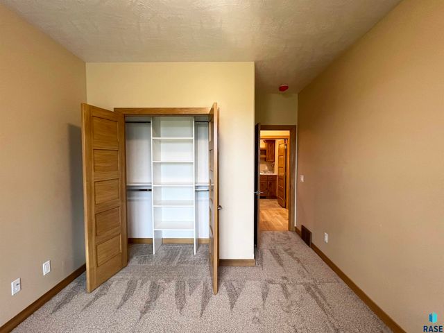 7101 E Copper Stone Cir Circle, Sioux Falls, SD 57110