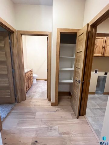 7101 E Copper Stone Cir Circle, Sioux Falls, SD 57110