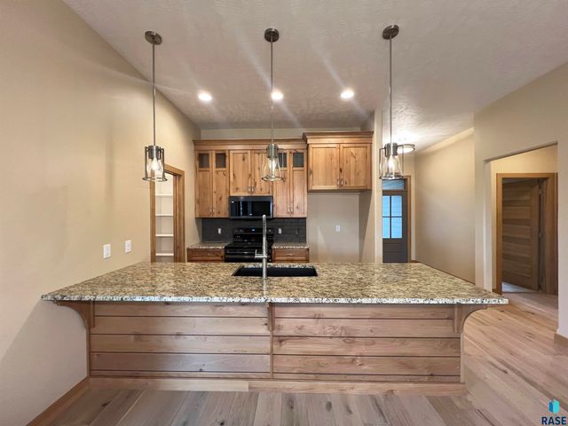 7101 E Copper Stone Cir Circle, Sioux Falls, SD 57110