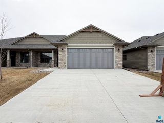 7101 E Copper Stone Cir Circle, Sioux Falls, SD 57110