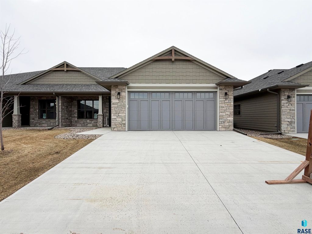 7101 E Copper Stone Cir Circle, Sioux Falls, SD 57110