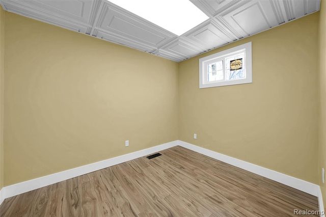 1095 W Huron Street, Waterford, MI 48328