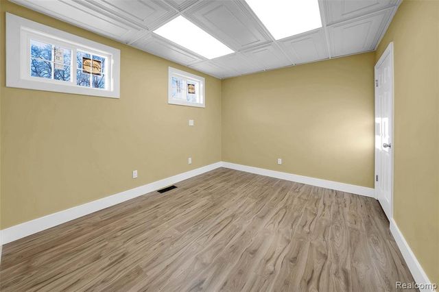 1095 W Huron Street, Waterford, MI 48328