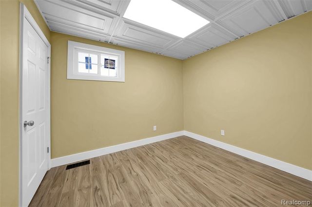 1095 W Huron Street, Waterford, MI 48328