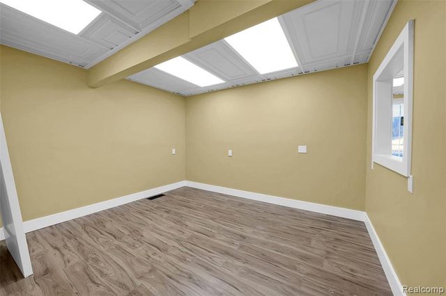 1095 W Huron Street, Waterford, MI 48328