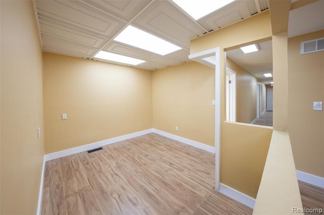 1095 W Huron Street, Waterford, MI 48328