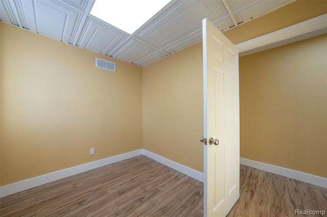 1095 W Huron Street, Waterford, MI 48328