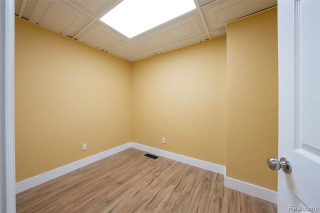 1095 W Huron Street, Waterford, MI 48328