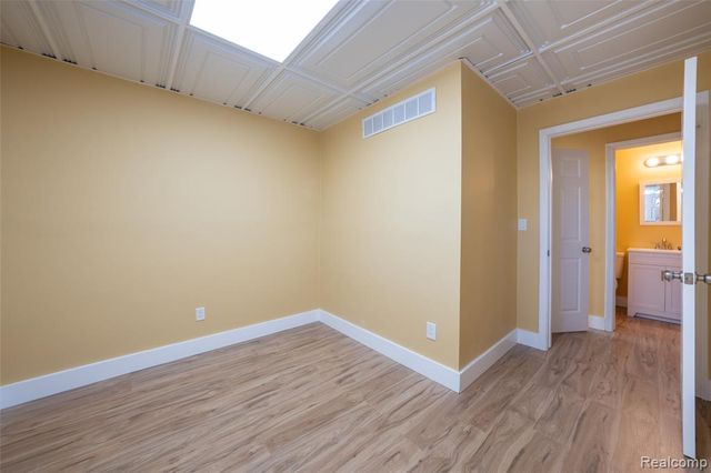 1095 W Huron Street, Waterford, MI 48328