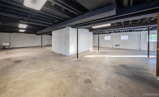 1095 W Huron Street, Waterford, MI 48328