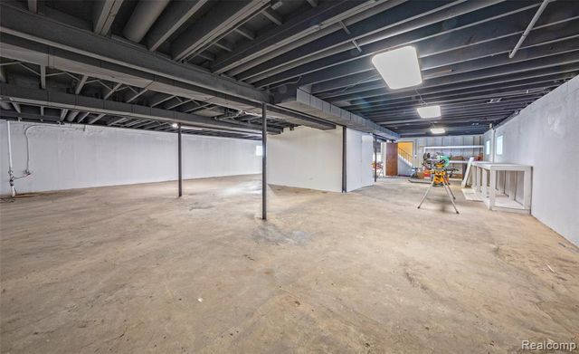 1095 W Huron Street, Waterford, MI 48328