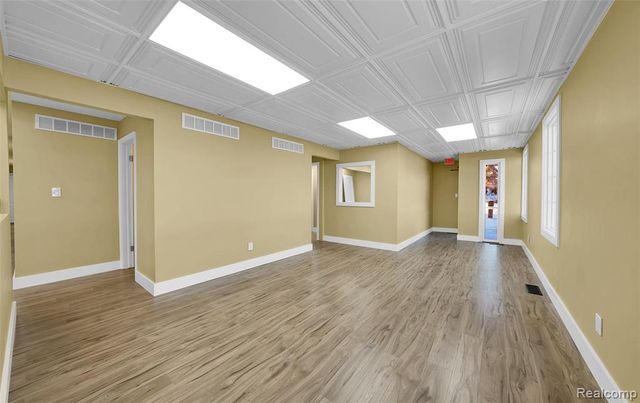 1095 W Huron Street, Waterford, MI 48328