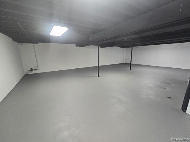 1095 W Huron Street, Waterford, MI 48328