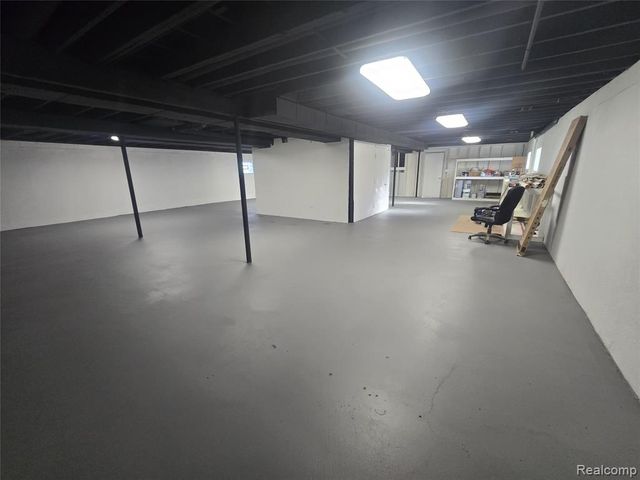 1095 W Huron Street, Waterford, MI 48328