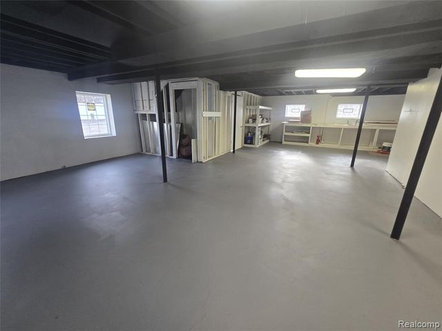 1095 W Huron Street, Waterford, MI 48328