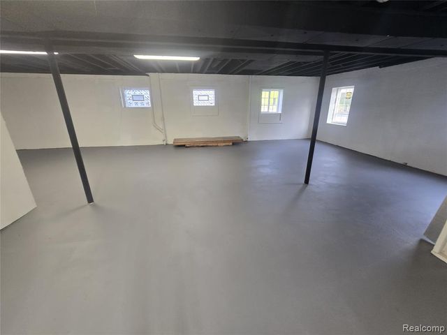 1095 W Huron Street, Waterford, MI 48328