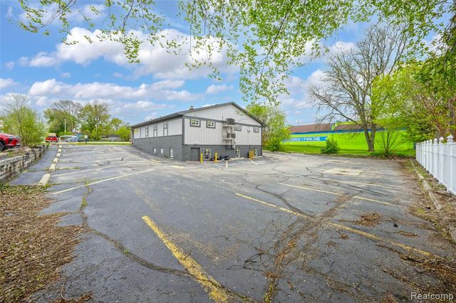 1095 W Huron Street, Waterford, MI 48328