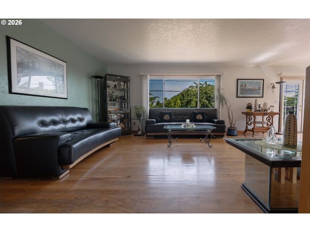 13257 Ne FREMONT St, Portland, OR 97230