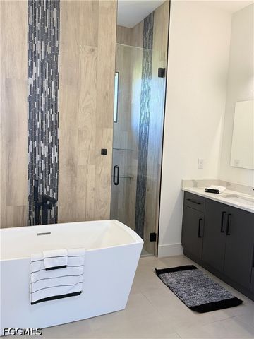 3724 SW 3rd ST, Cape Coral, FL 33991