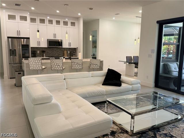 3724 SW 3rd ST, Cape Coral, FL 33991