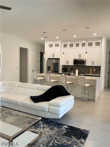 3724 SW 3rd ST, Cape Coral, FL 33991