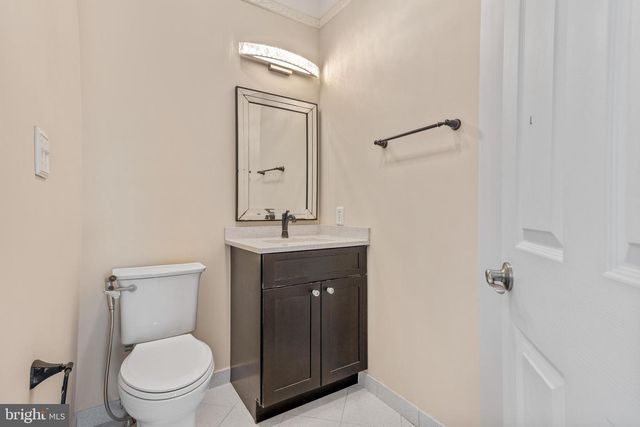 9 WATERS EDGE DR, Riverside, NJ 08075