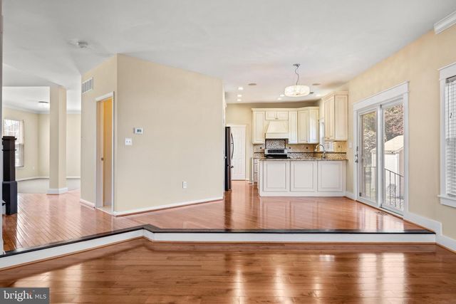 9 WATERS EDGE DR, Riverside, NJ 08075