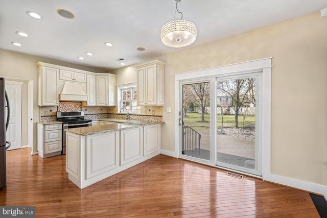 9 WATERS EDGE DR, Riverside, NJ 08075