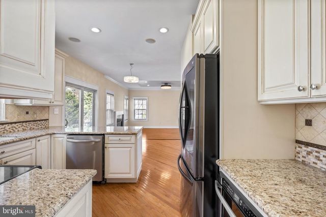 9 WATERS EDGE DR, Riverside, NJ 08075