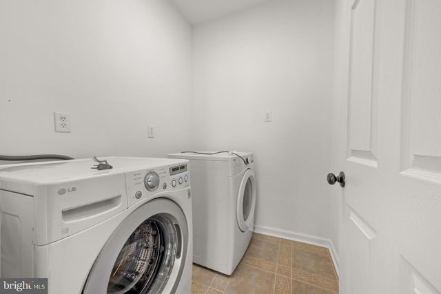 9 WATERS EDGE DR, Riverside, NJ 08075