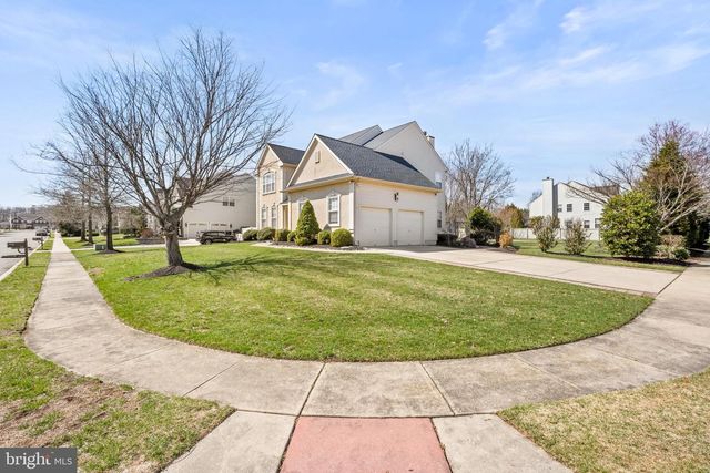 9 WATERS EDGE DR, Riverside, NJ 08075