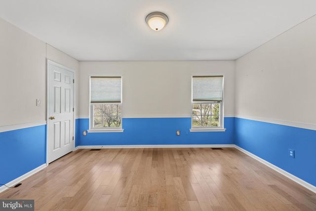 9 WATERS EDGE DR, Riverside, NJ 08075