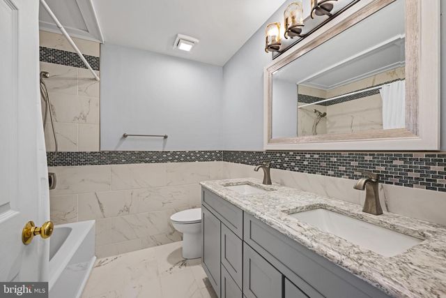 9 WATERS EDGE DR, Riverside, NJ 08075