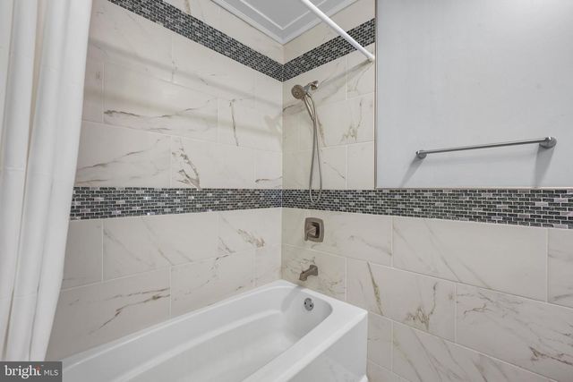 9 WATERS EDGE DR, Riverside, NJ 08075