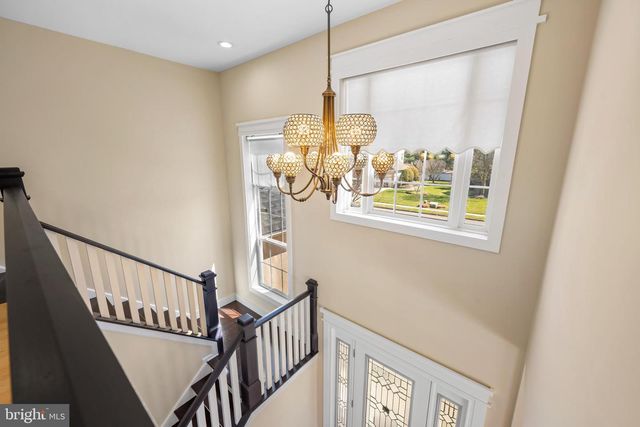 9 WATERS EDGE DR, Riverside, NJ 08075