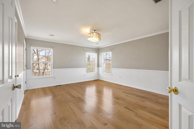 9 WATERS EDGE DR, Riverside, NJ 08075