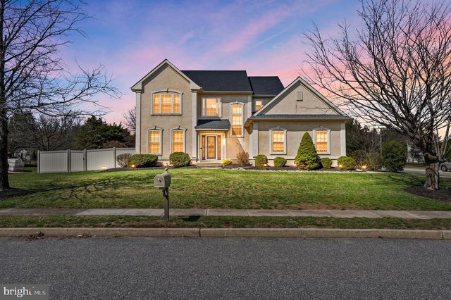 9 WATERS EDGE DR, Riverside, NJ 08075