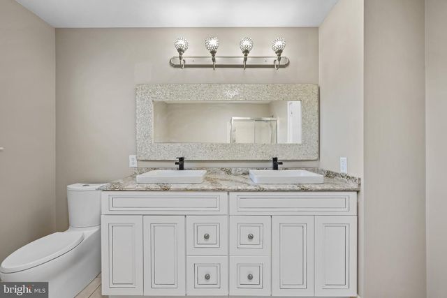 9 WATERS EDGE DR, Riverside, NJ 08075