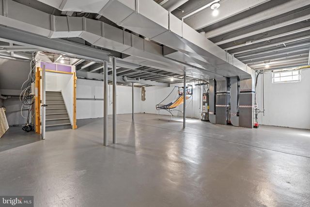 9 WATERS EDGE DR, Riverside, NJ 08075