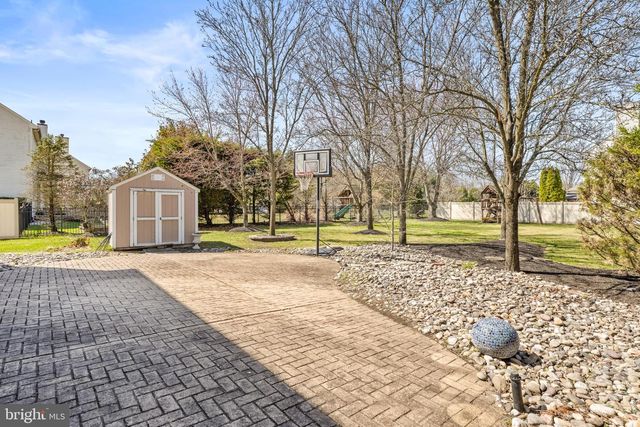 9 WATERS EDGE DR, Riverside, NJ 08075